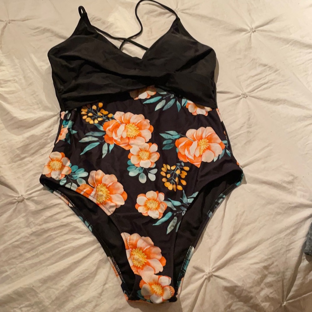 Cupshe one piece bathing suit